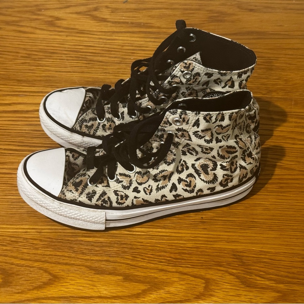 Chuck Taylor leopard print heart high top converse size 4 junior